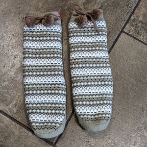 Minx Tall Fuzzy Lined Sock Slippers Lounge Cozy Gift Size S Size 5-6 Tan Striped